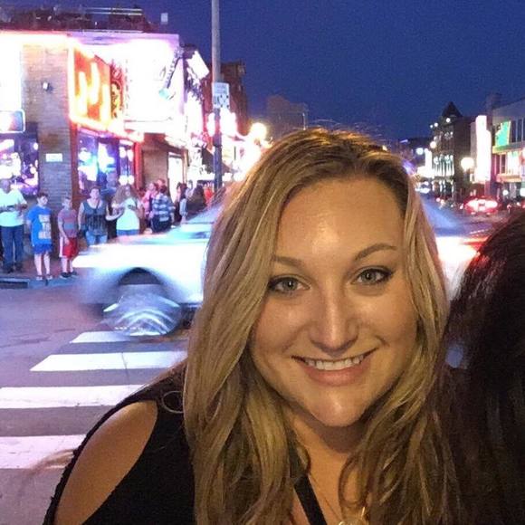 Meet your Posher, Christine - Picture 1 of 1